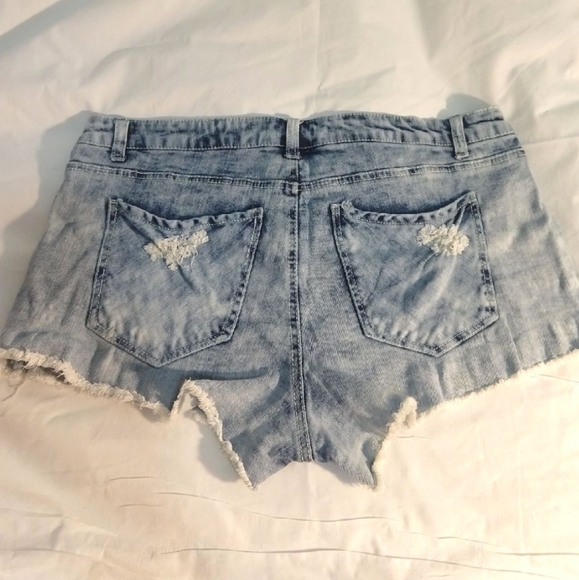 Denim shorts, distressed - Picture 2 of 5